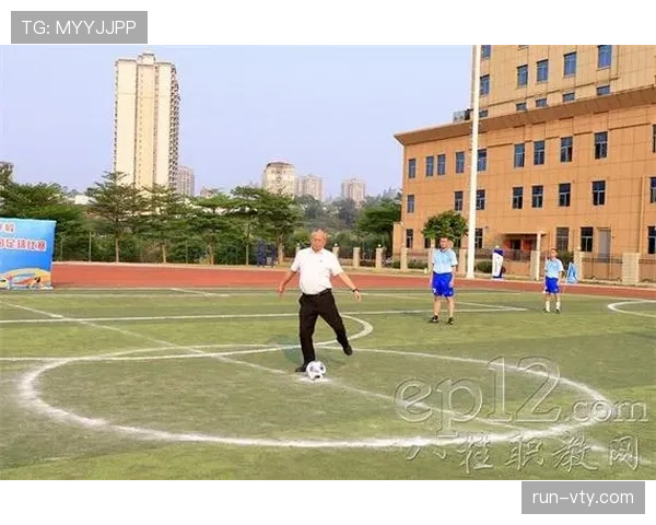 开球规则:球何时算在比赛中及是否需向前踢 开球规则:球何时算在比赛中及是否需向前踢
